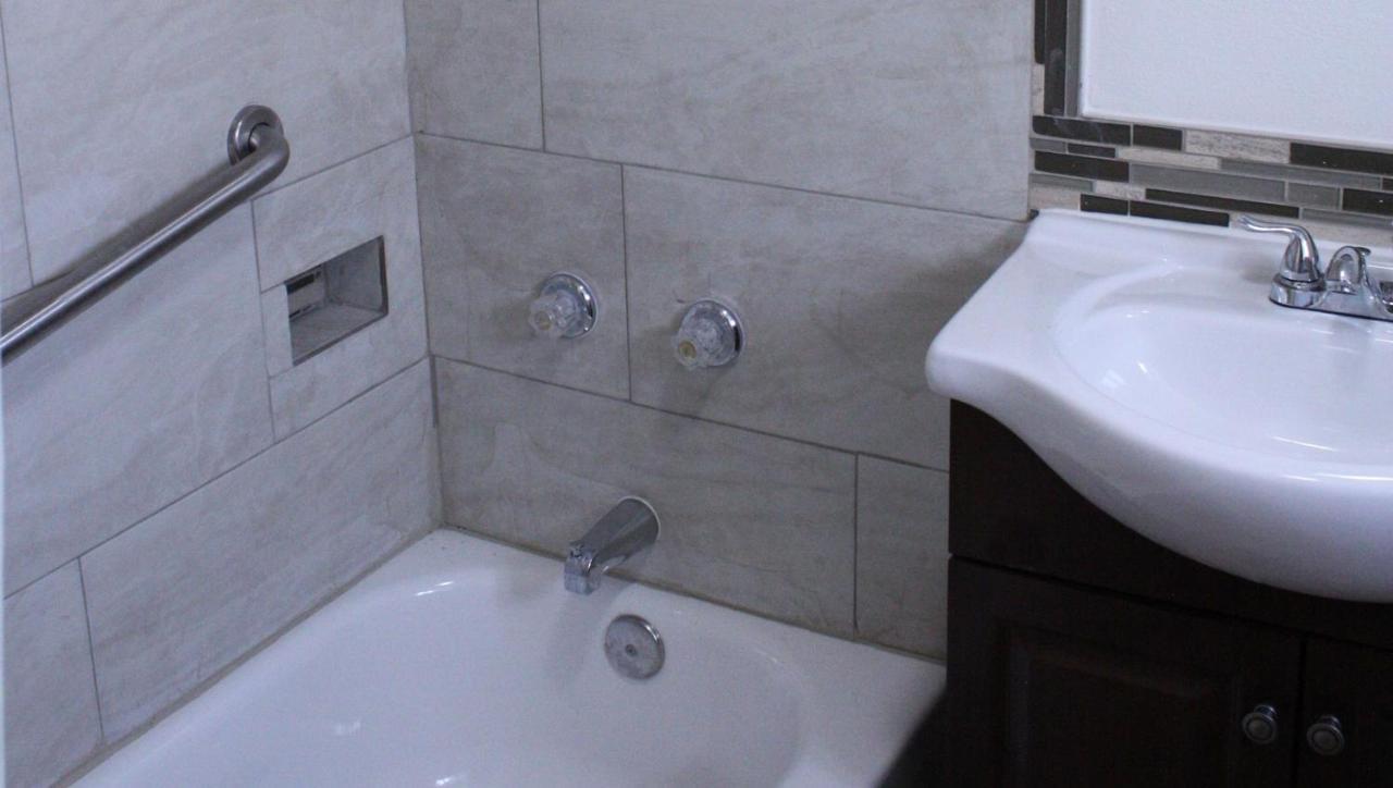 Budget Inn Ontario Luaran gambar